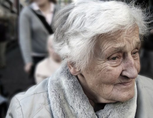La téléassistance pour les seniors : une sécurité nécessaire au maintien à domicile
